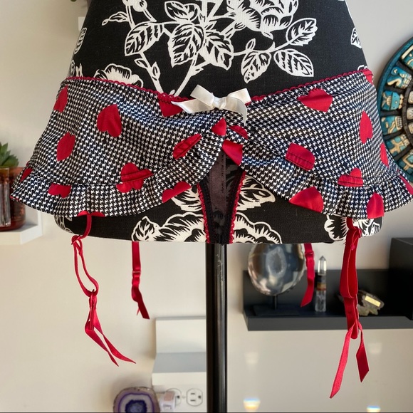 Victoria’s Secret Bra & Skirted Thong Set - Picture 10 of 12